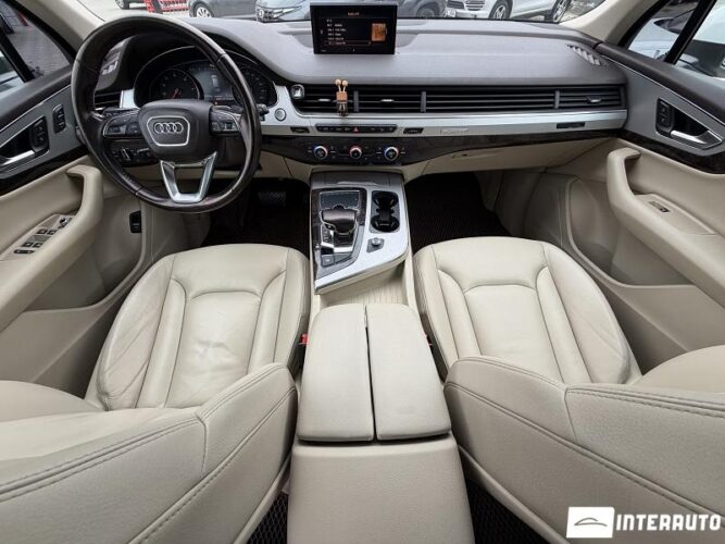 Audi Q7 40 interauto-car
