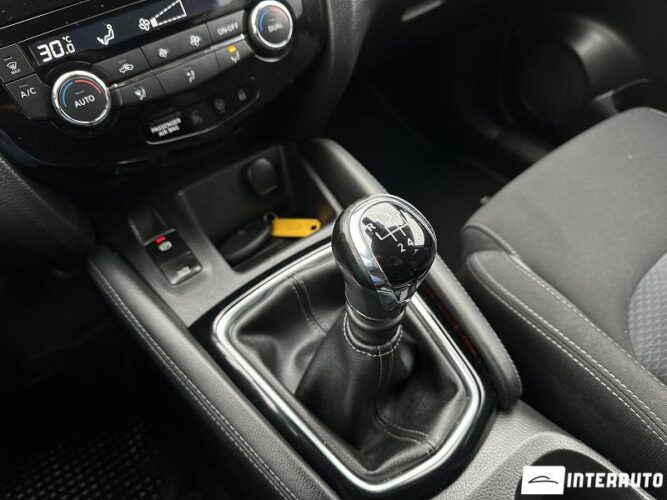Nissan Qashqai 42 interauto-car