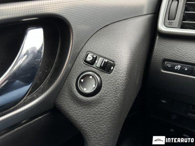 Nissan Qashqai 36 interauto-car
