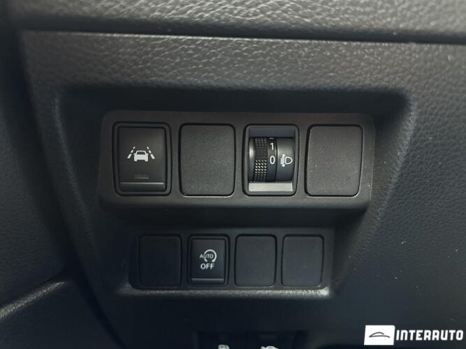 Nissan Qashqai 38 interauto-car