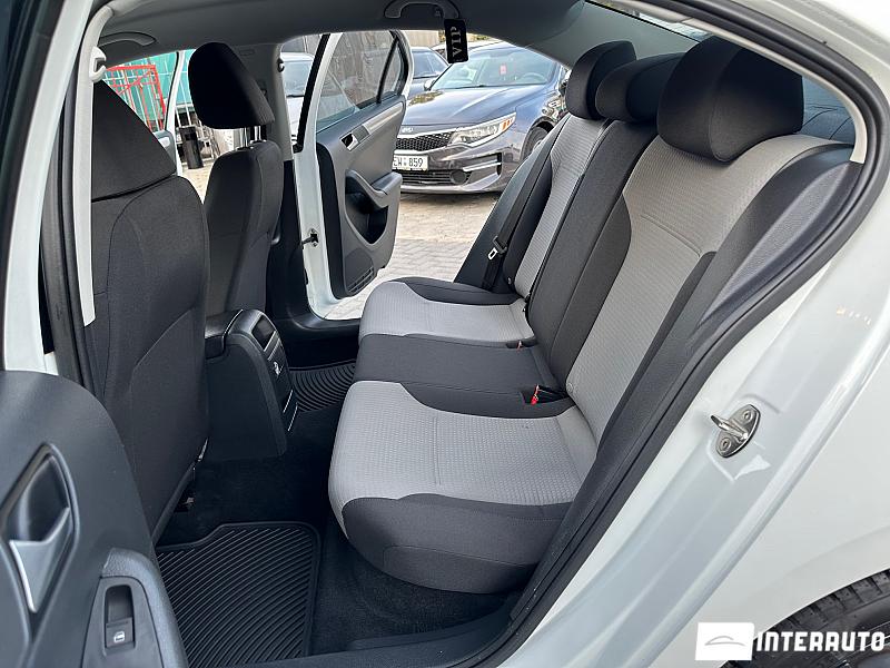 Volkswagen Jetta 16 automobil-interauto