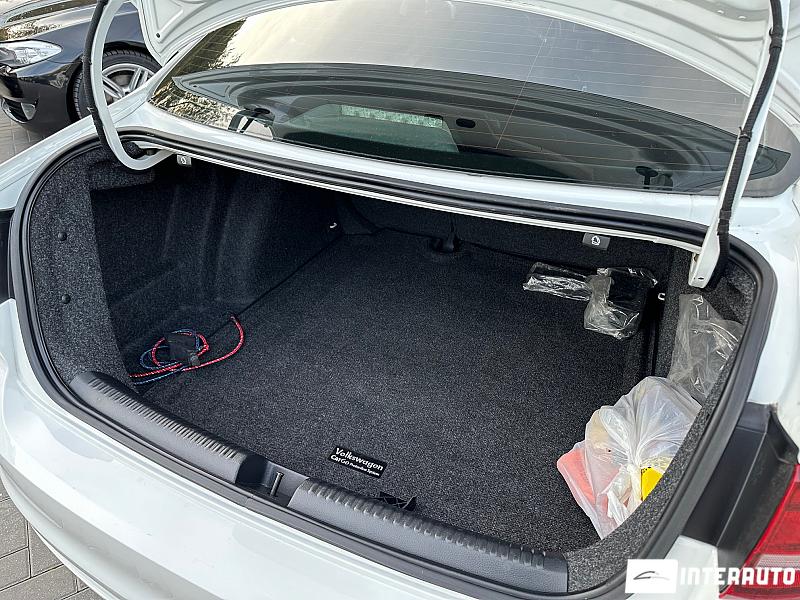 Volkswagen Jetta 25 automobil-interauto