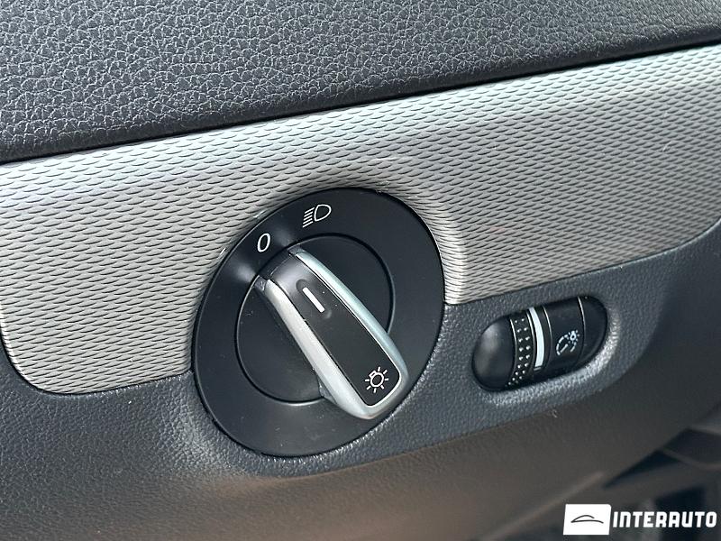 Volkswagen Jetta 27 automobil-interauto