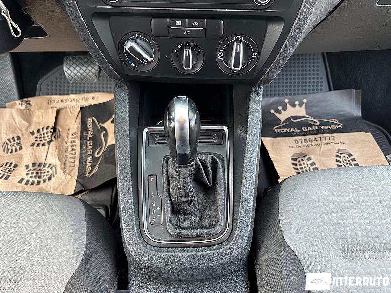 Volkswagen Jetta 22 automobil-interauto