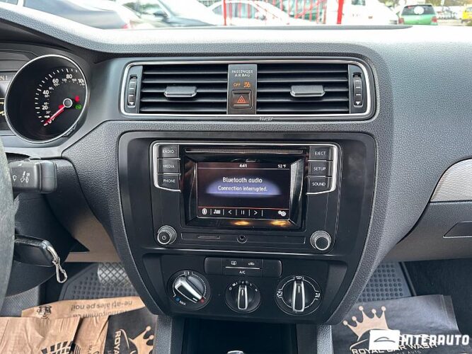 Volkswagen Jetta 38 interauto-car