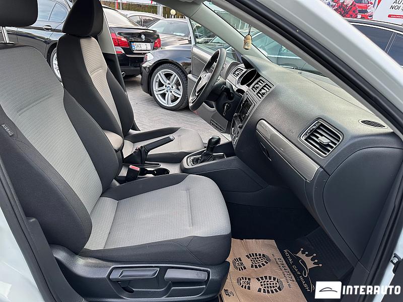 Volkswagen Jetta 24 automobil-interauto