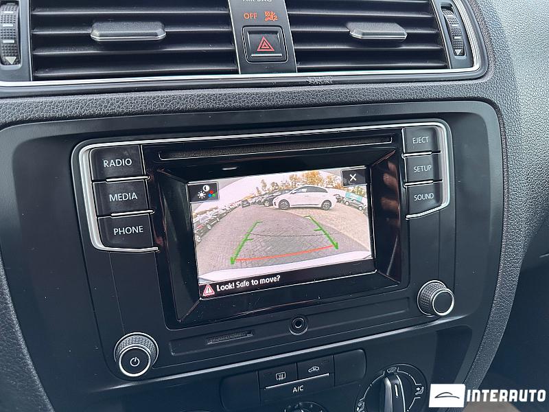 Volkswagen Jetta 21 automobil-interauto