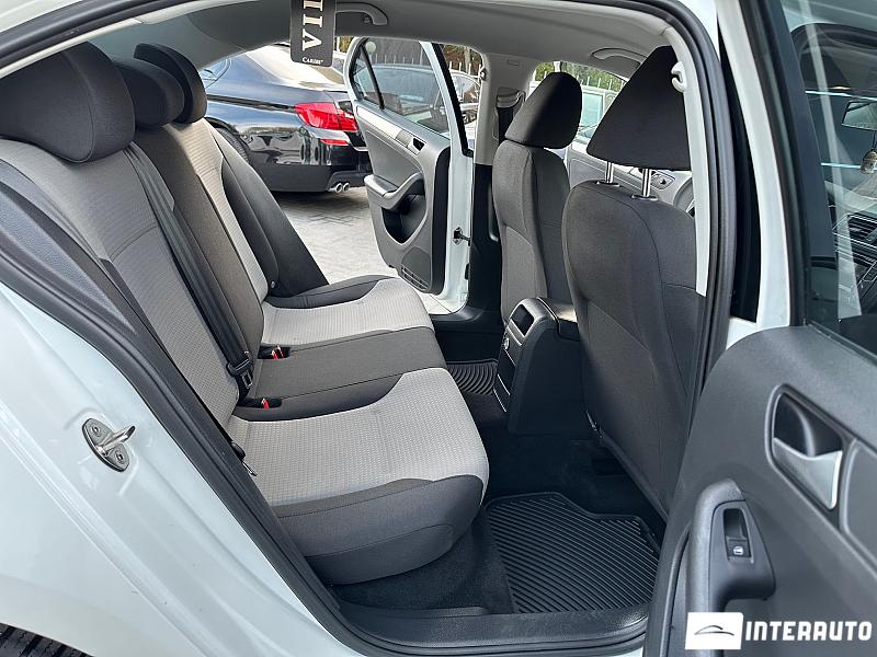 Volkswagen Jetta 23 automobil-interauto