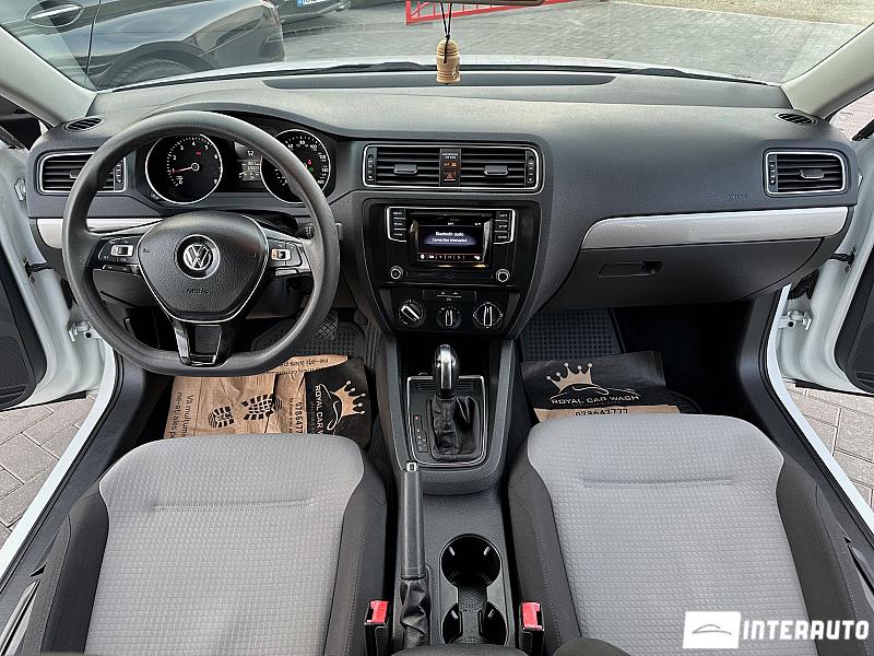 Volkswagen Jetta 17 automobil-interauto
