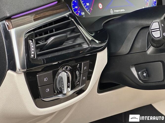 BMW 530e 45 interauto-car