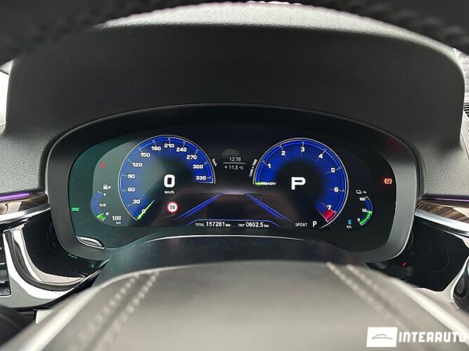 BMW 530e 43 interauto-car