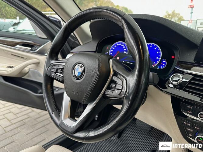 BMW 530e 41 interauto-car