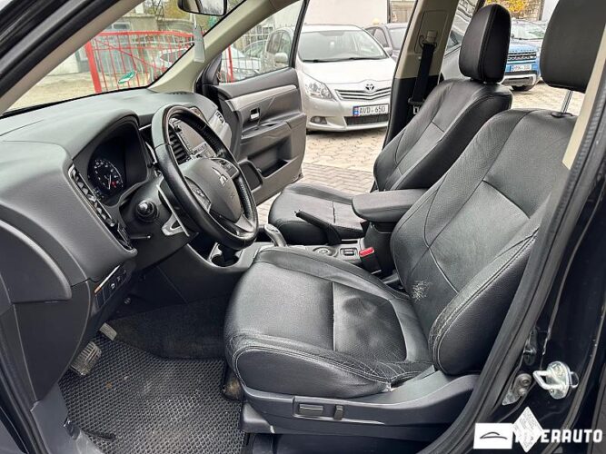 Mitsubishi Outlander 37 interauto-car