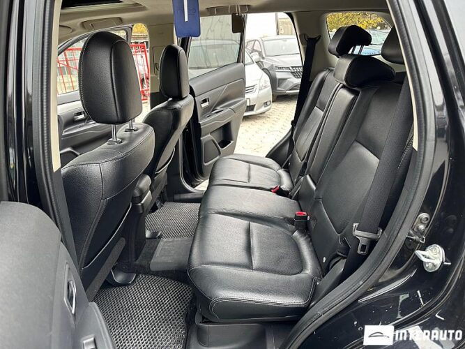 Mitsubishi Outlander 46 interauto-car
