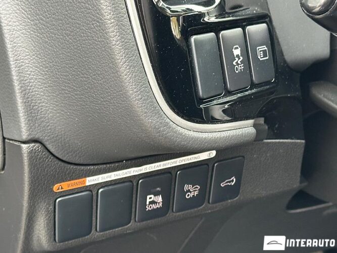 Mitsubishi Outlander 44 interauto-car