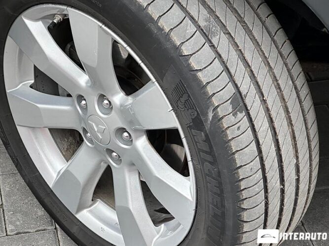 Mitsubishi Outlander 52 interauto-car