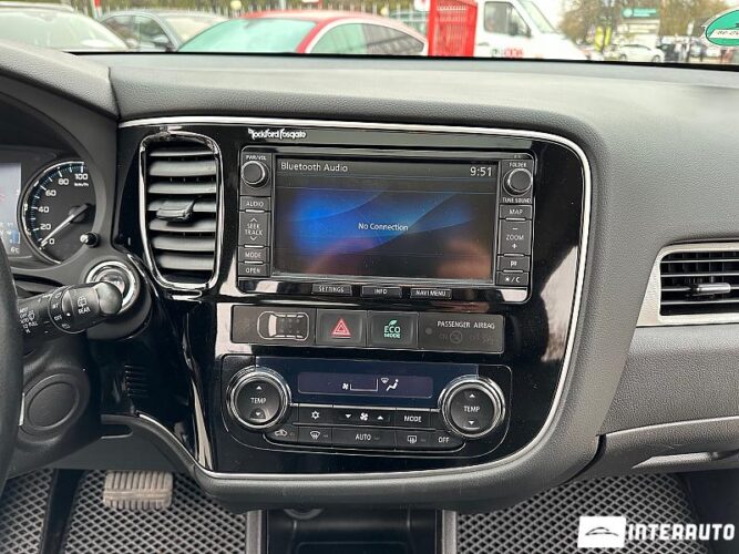 Mitsubishi Outlander 42 interauto-car