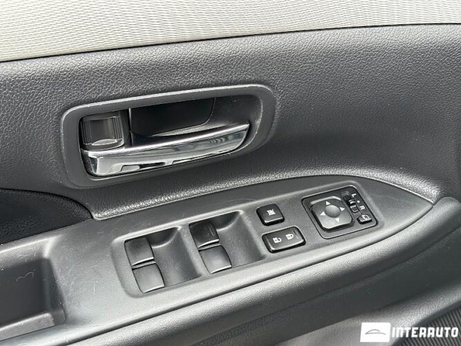 Mitsubishi Outlander 45 interauto-car