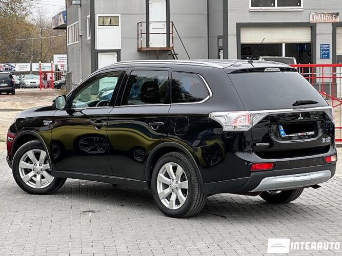 Mitsubishi Outlander 35 interauto-car