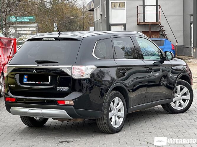 Mitsubishi Outlander 34 interauto-car