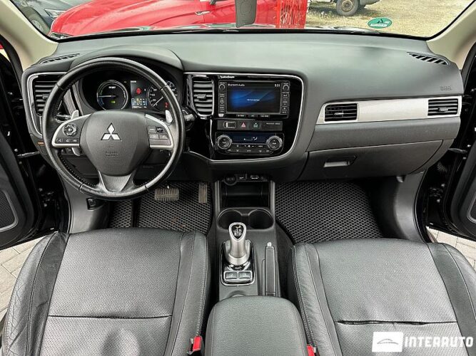 Mitsubishi Outlander 38 interauto-car