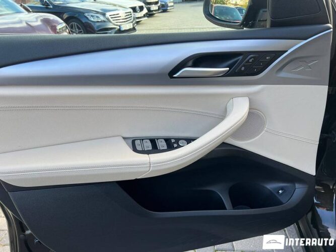BMW X3 3.0e 34 interauto-car