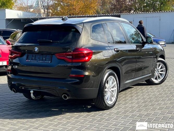 BMW X3 3.0e 33 interauto-car