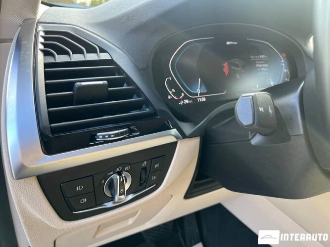 BMW X3 3.0e 42 interauto-car