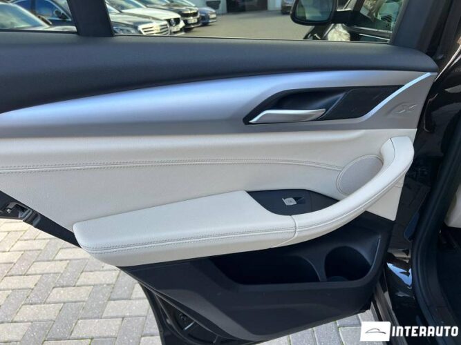 BMW X3 3.0e 44 interauto-car