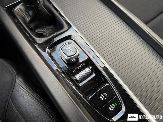 Volvo XC 60 43 interauto-car