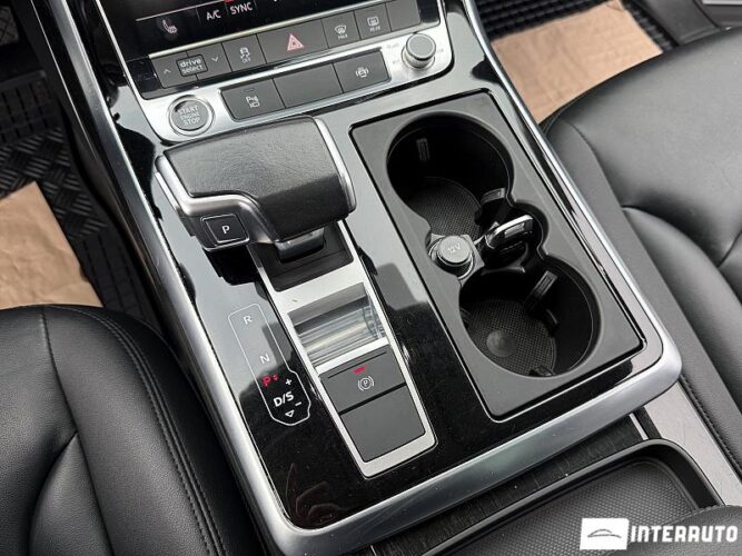 Audi Q7 49 interauto-car