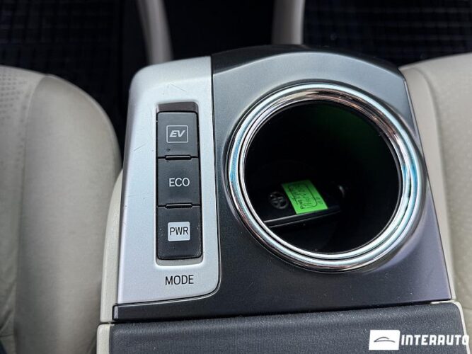 Toyota Prius Plus / V 40 interauto-car