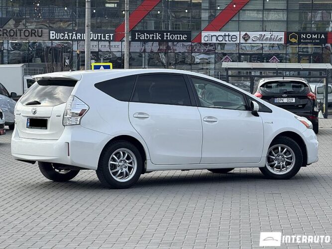 Toyota Prius Plus / V 32 interauto-car