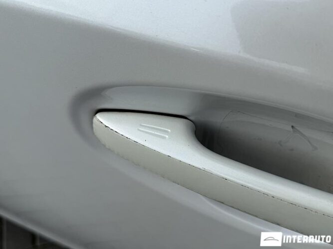 Toyota Prius Plus / V 44 interauto-car