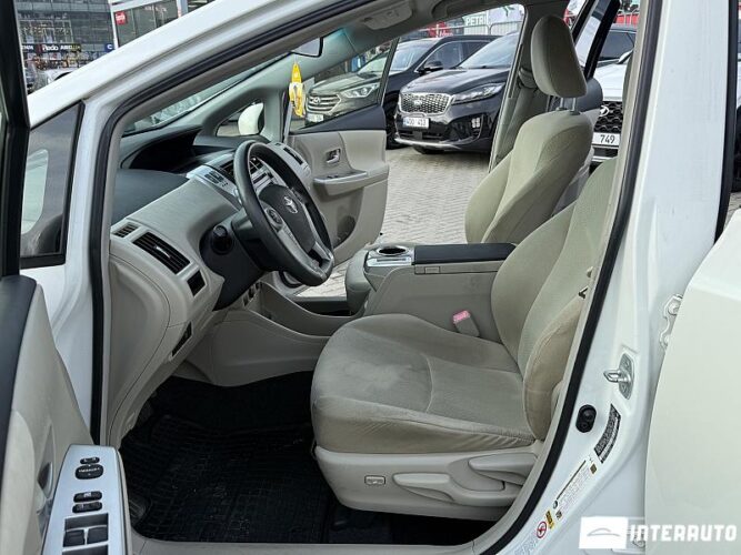 Toyota Prius Plus / V 34 interauto-car