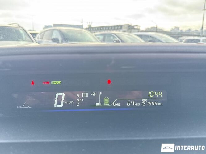 Toyota Prius Plus / V 37 interauto-car