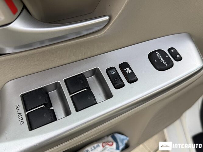 Toyota Prius Plus / V 46 interauto-car