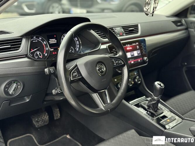 Skoda Superb 44 interauto-car