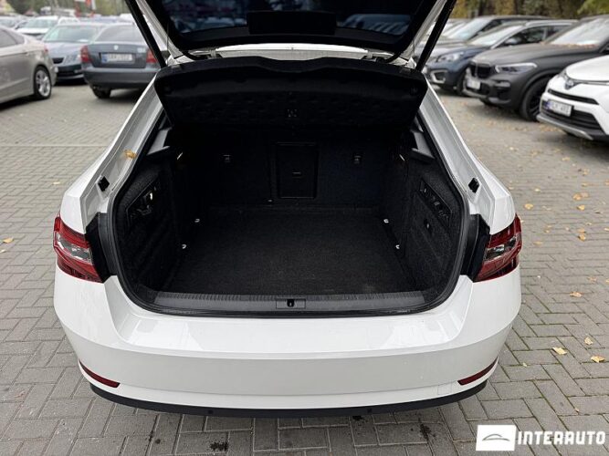 Skoda Superb 38 interauto-car