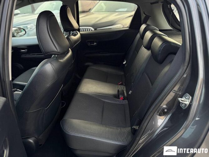 Toyota Yaris 41 interauto-car