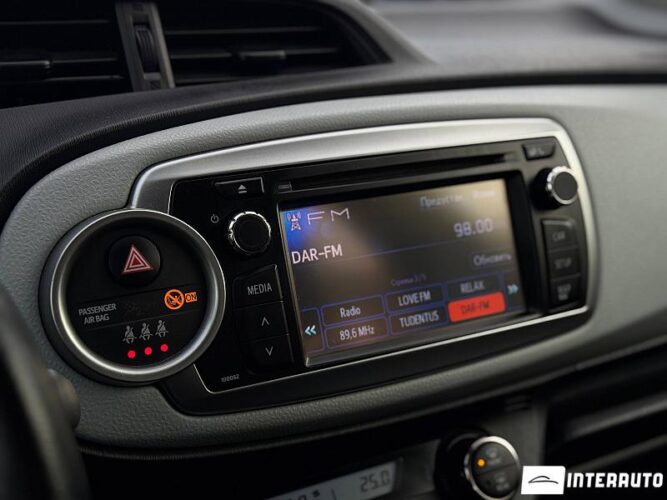 Toyota Yaris 37 interauto-car