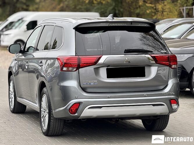 Mitsubishi Outlander 35 interauto-car