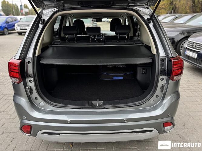 Mitsubishi Outlander 36 interauto-car