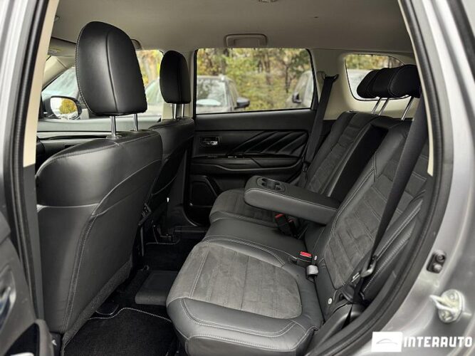 Mitsubishi Outlander 49 interauto-car