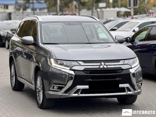 Mitsubishi Outlander 34 interauto-car