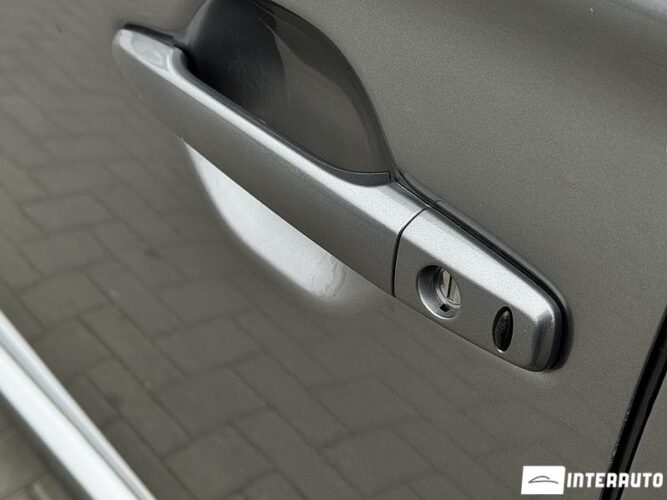 Mitsubishi Outlander 37 interauto-car