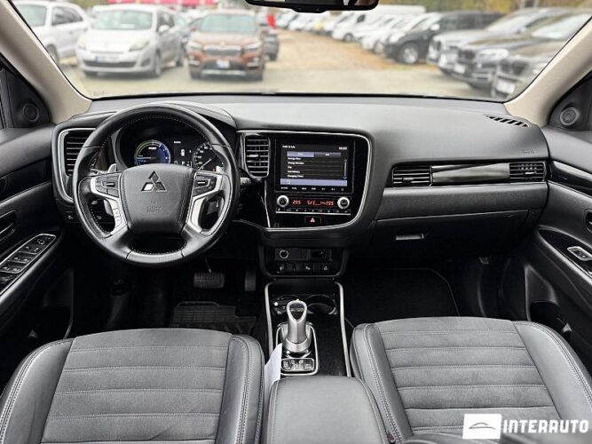 Mitsubishi Outlander 48 interauto-car