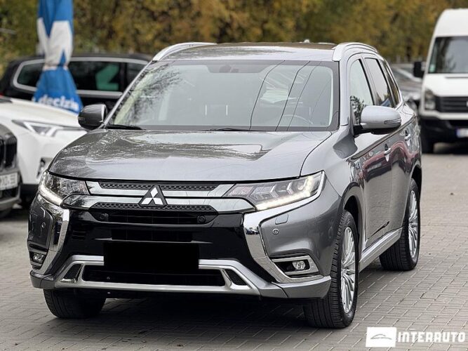 Mitsubishi Outlander 32 interauto-car