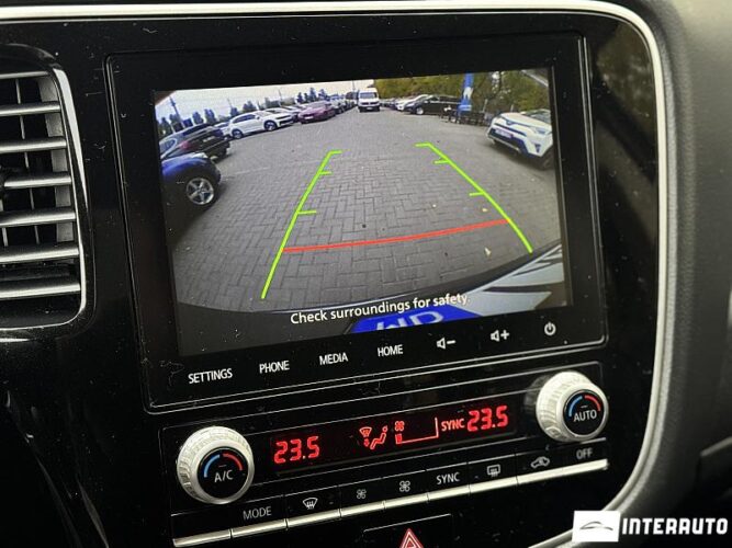 Mitsubishi Outlander 44 interauto-car