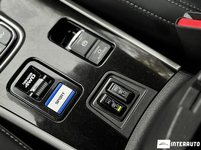 Mitsubishi Outlander 47 interauto-car